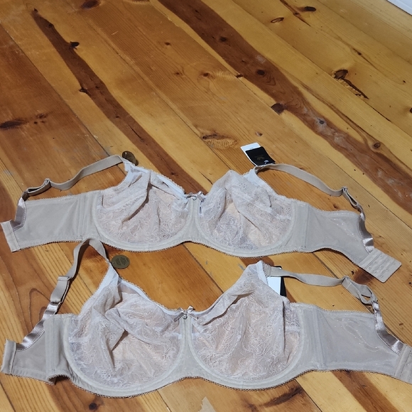 Wacoal Lace Underwire Bra in Beige - Picture 1 of 3